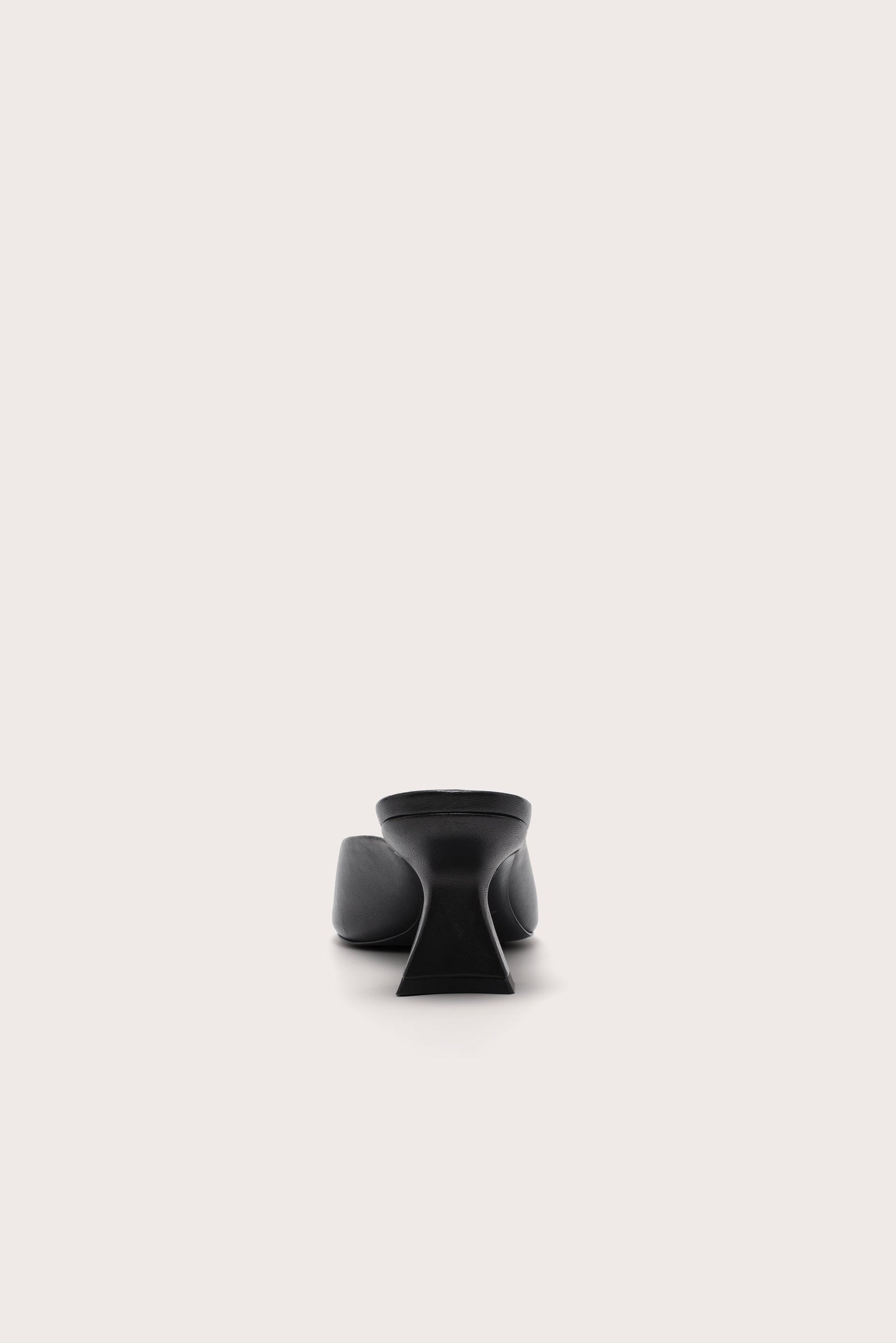 ASTER MULE - BLACK