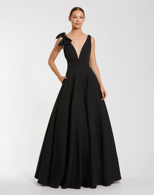 Petite Black Sleeveless Plunge Neck Ball Gown With Bow Detail